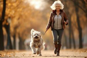 antiguo juguetón mujer caminando su perro en el parque en otoño día, ai generado foto