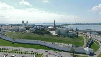 un aéreo ver de el kazan kremlin en un soleado día video