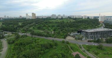 antenne Moskou zomer tafereel met krylatsky heuvels park video