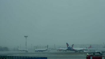 timelapse van domodedovo luchthaven Aan winter dag, Moskou video