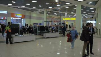 dentro a terminal do sheremetyevo aeroporto, Moscou video