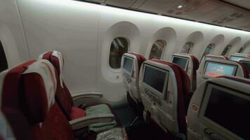 In the empty cabin of Hainan Airlines video