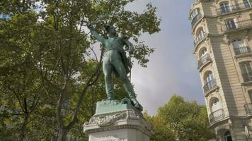Michel ney statue dans Paris, France video