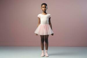 orgulloso africano americano pequeño chico en ballet vistiendo un rosado tutu falda niños en pie en ballet. ai generado foto