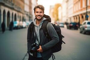 joven hombre fotógrafo toma fotografias con dslr cámara en un ciudad. viajar, vacaciones, profesional Lanza libre trabajo y activo estilo de vida concepto. ai generado foto