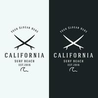 verano surf California logo modelo retro Clásico con tabla de surf y olas concepto.logo para etiqueta, verano día festivo, negocio, insignia. vector