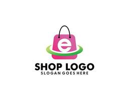 en línea tienda logo diseños modelo. ilustración vector gráfico de compras carro y tienda bolso combinación logo diseño concepto. Perfecto para comercio electrónico, venta, descuento o Tienda web elemento. empresa emblema