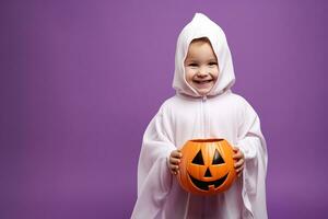 contento Víspera de Todos los Santos, linda pequeño niño en fantasma disfraz en aislado antecedentes. generativo ai foto