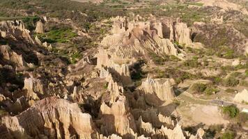 strömmande erosion landform i Yunnan, Kina. video