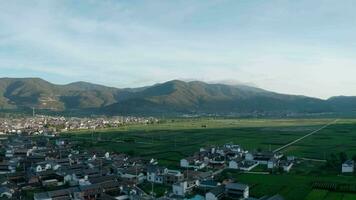 Vila e Campos dentro shaxi, Yunnan, China. video