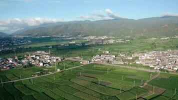 Vila e Campos dentro shaxi, Yunnan, China. video