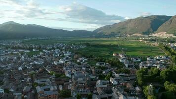 Vila e Campos dentro shaxi, Yunnan, China. video