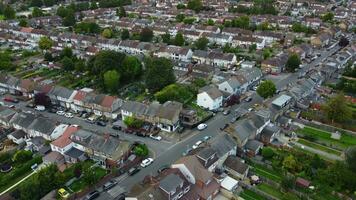 haute angle métrage de Résidentiel réel biens maisons à Nord de luton ville de Angleterre, génial grande-bretagne. métrage a été capturé avec drone caméra sur août 15ème, 2023 video