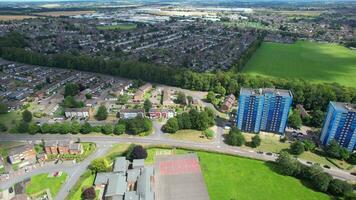 alto ángulo imágenes de residencial real inmuebles casas a norte de lutón ciudad de Inglaterra, genial Bretaña. imágenes estaba capturado con drones cámara en agosto 15, 2023 video