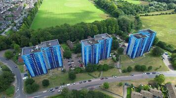 hög vinkel antal fot av bostads- verklig egendom hem på norr av luton stad av England, bra Storbritannien. antal fot var fångad med drönare kamera på augusti 15:e, 2023 video