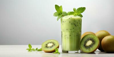 cerca arriba de Fresco kiwi jugo con frutas en mesa, aislado en blanco fondo, ai generado foto