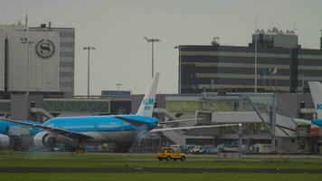 Amsterdam, de Nederland juli 27, 2017 - ochtend- verkeer Bij schiphol luchthaven, Amsterdam, Holland video