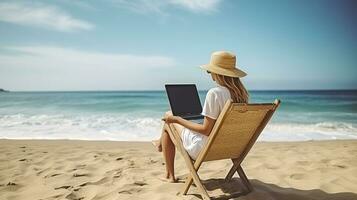 ajuste joven mujer sentado en cubierta silla a mar ver playa utilizando ordenador portátil. hembra Lanza libre programador en tumbona salón trabajando codificación surf en cuaderno computadora. generativo ai foto