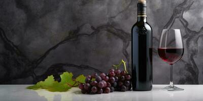 un botella de vino y un vaso con un manojo de uvas en mesa. generativo ai foto