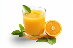 vaso de naranja jugo con verde hojas aislado en blanco antecedentes. Fresco naranja generativo ai foto