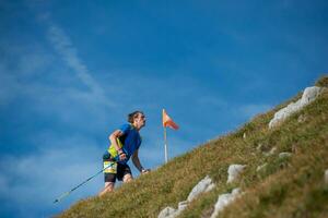 Bérgamo Italia 2023 muy desafiante paseo en montañas foto