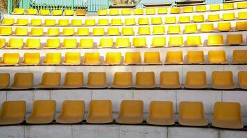 Reihen von leeren Sitze video