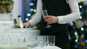 Waiter pouring glasses of champagne video