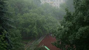 zwaar regen hoog hoek visie van venster 2 video