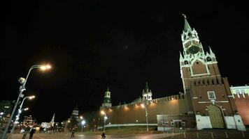 pessoas caminhando dentro vermelho quadrado Moscou video