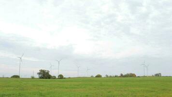 viento turbinas en el campo video