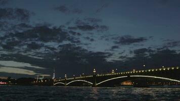 a Troitsky ponte dentro santo Petersburgo video