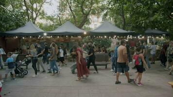 bezig straat Aan Valencia dag viering, Spanje video