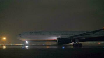 Night departure of Aeroflot aircraft in the rain video