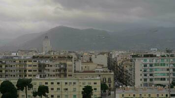 stadsbild av palermo på mulen dag, Italien video