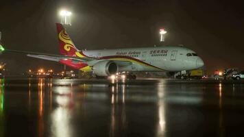 lapso de tiempo de deshielo pasajero avión a noche sheremetyevo aeropuerto, Moscú video