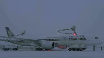 Singapore Airlines plane being de-iced before the flight video