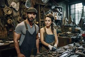 hombre y mujer trabajando juntos en metal taller con su herramientas , generativo ai . foto