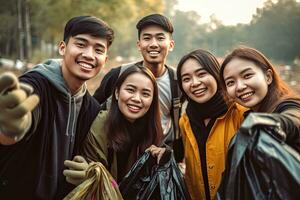 equipo de joven y diversidad voluntario en limpieza arriba basura y residuos separación proyecto ,generativo ai foto