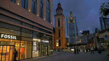 en hauptwache de frankfurt a noche, Alemania video