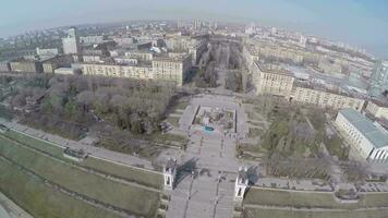 antenne visie van stad en waterkant in Volgograd, Rusland video