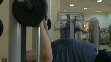 Getting strong and healthy in the gym video