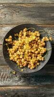 White currant fills a bowl on a wooden background. Stop motion animation video. Top view. Rustic style video