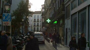 klein bezig straat in Madrid, Spanje video