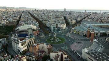 aéreo ver de Barcelona con España cuadrado y populoso alojamiento areas video