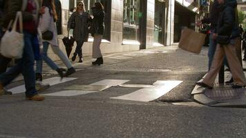 persone in città video