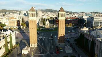 en volant à Espagne carré par vénitien tours dans Matin Barcelone, Espagne video