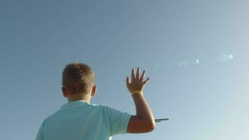 He is excited to see flying plane so close video