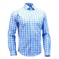 formal de los hombres cielo azul cheque camisa en blanco antecedentes - clásico y sofisticado atuendo, ai generado foto
