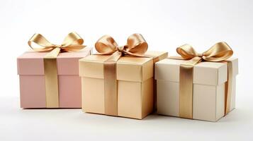 regalos en un blanco antecedentes. elegante regalo cajas con oro arcos un colección de elegante regalos. foto