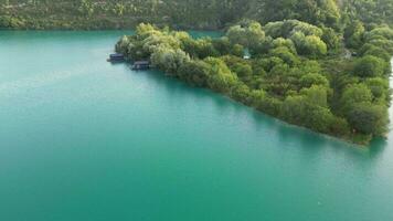 blu lago con acqua case video
